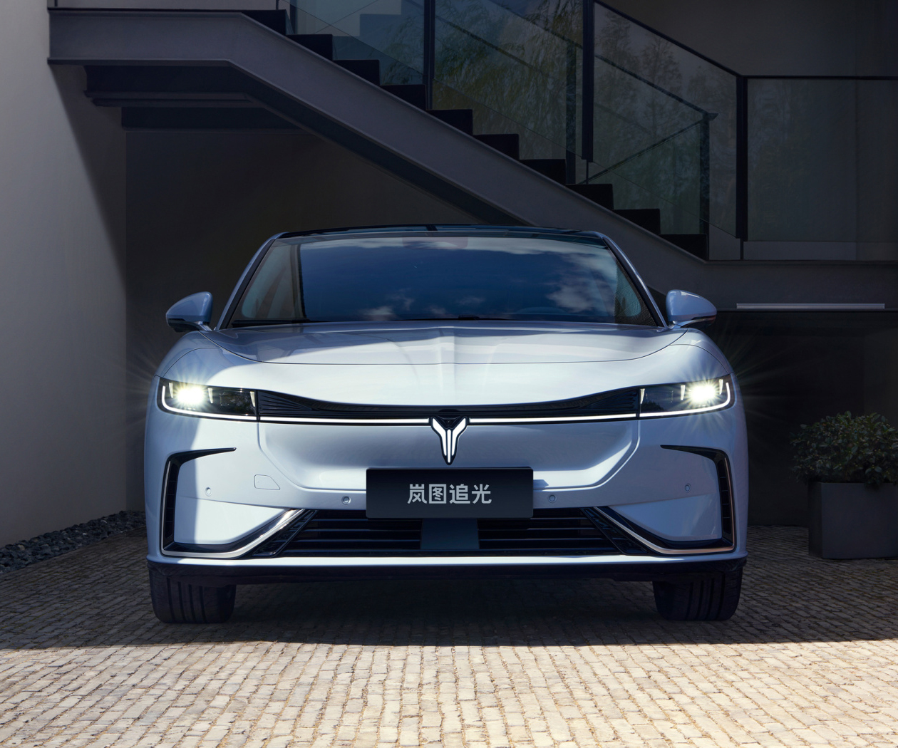 嵐圖汽車嵐圖追光-嵐圖追光 2023款 標(biāo)準(zhǔn)版