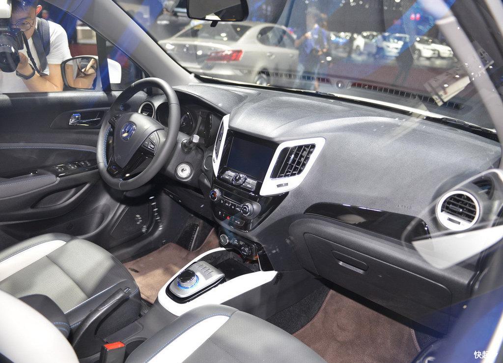 長安汽車-長安CS15EV
