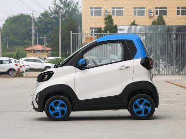 寶駿寶駿E100