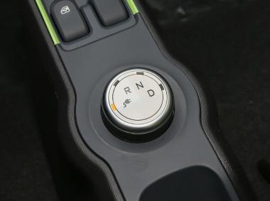 寶駿寶駿E100