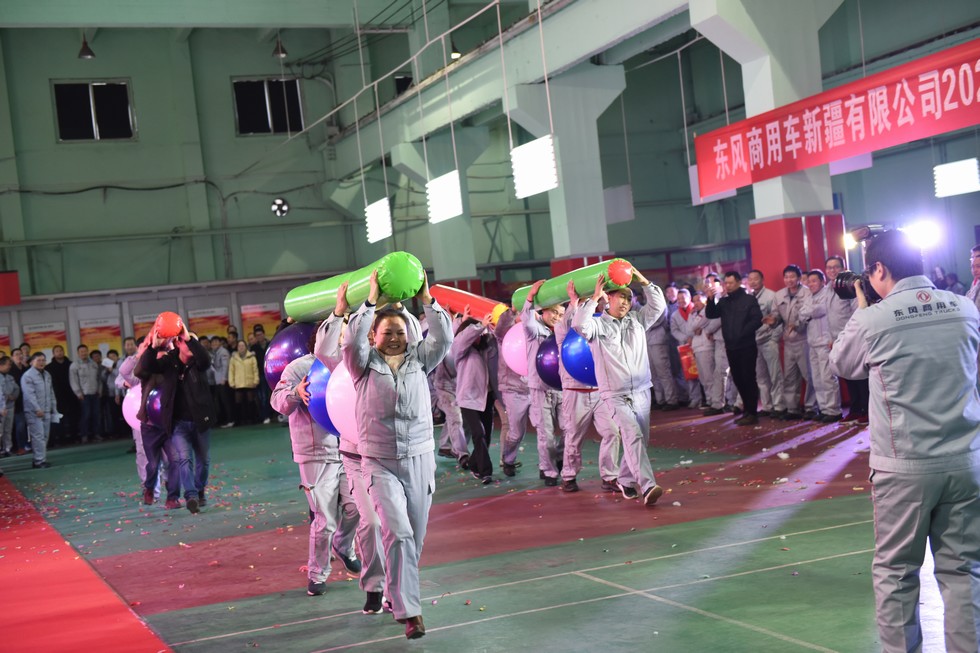 東風(fēng)商用車新疆有限公司迎春趣味運(yùn)動會：動起來 “鼠”你最棒
