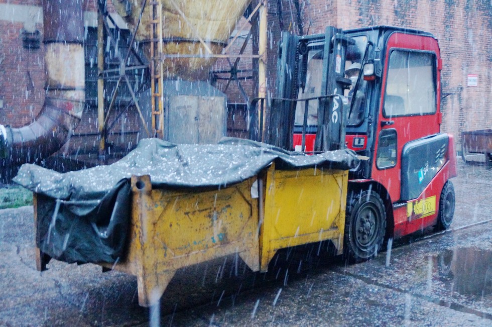 東風鍛造有限公司鑄造二廠：雪中保交期