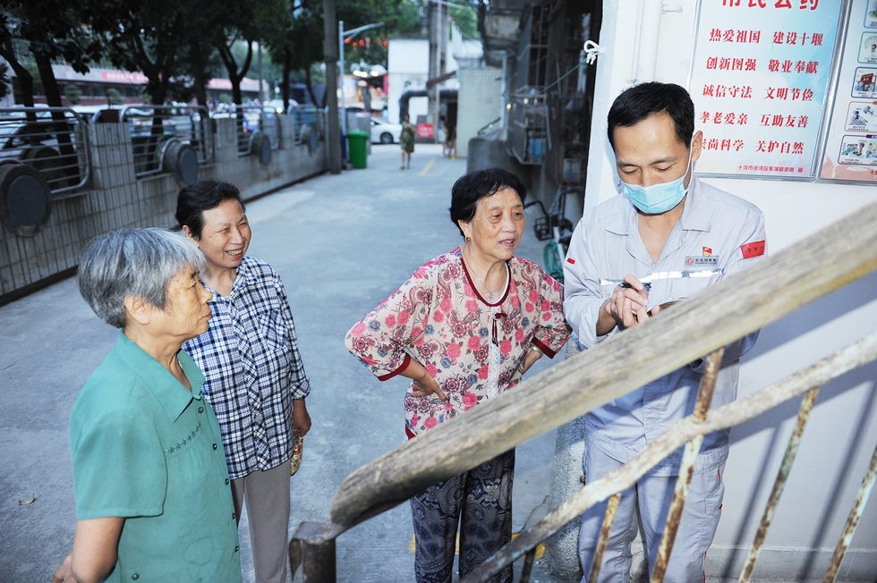黨員干部“沉”下去 服務社區“實”起來