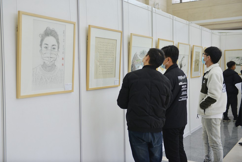 東風公司美術書法扇面作品展舉行