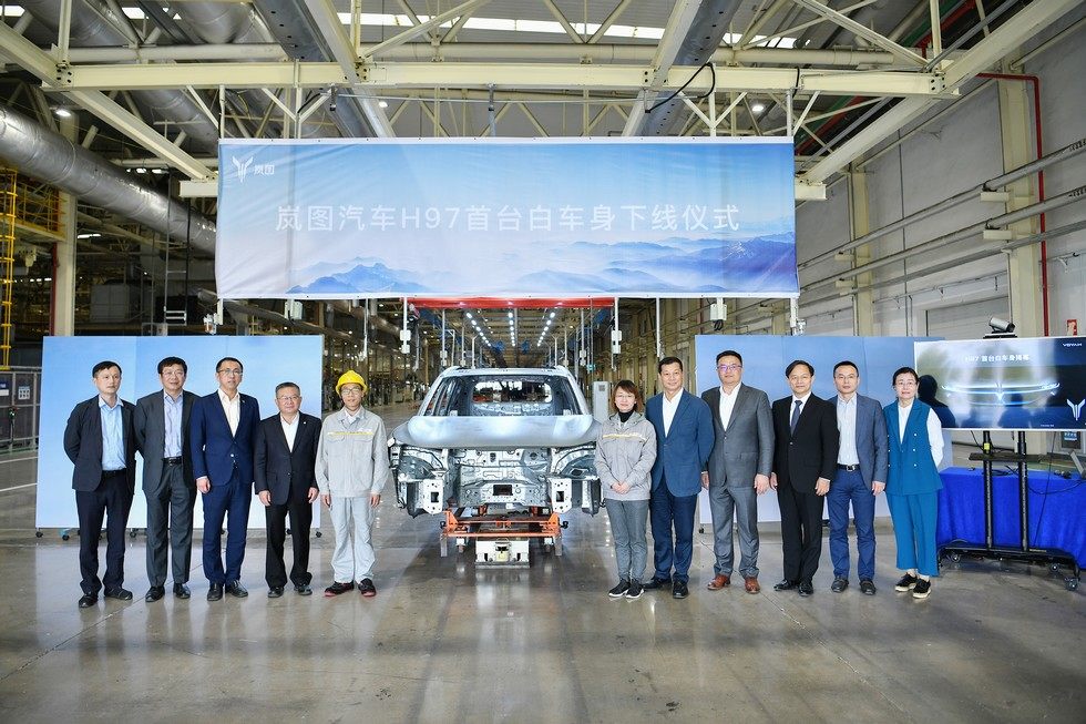 嵐圖中大型高端智能電動SUV白車身下線