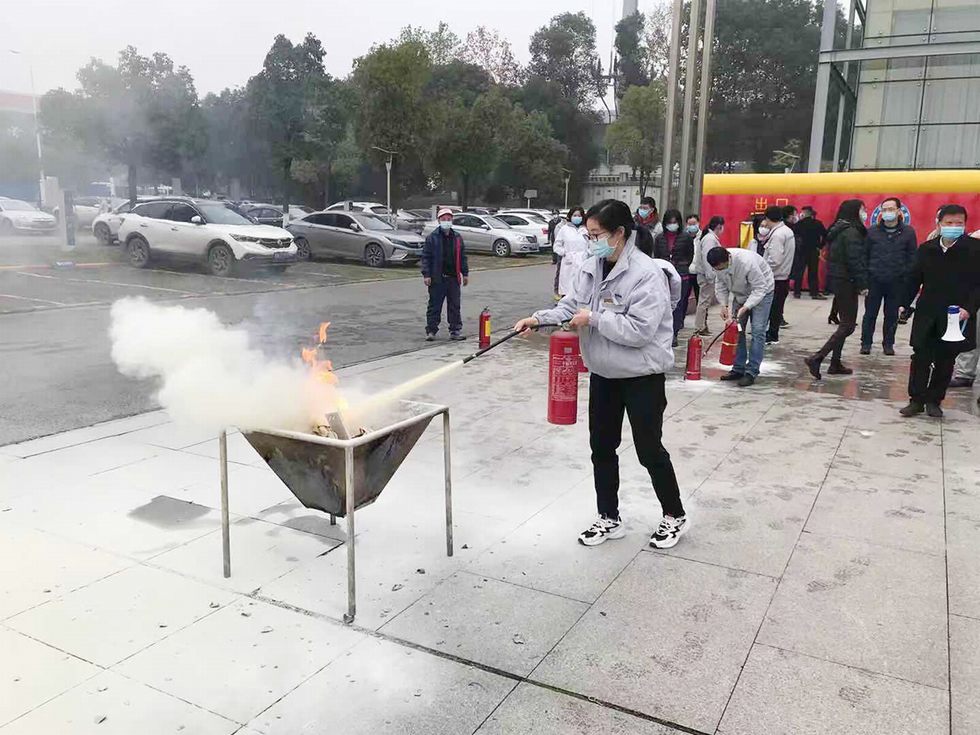 東風(fēng)乘用車公司開(kāi)展消防應(yīng)急疏散演練