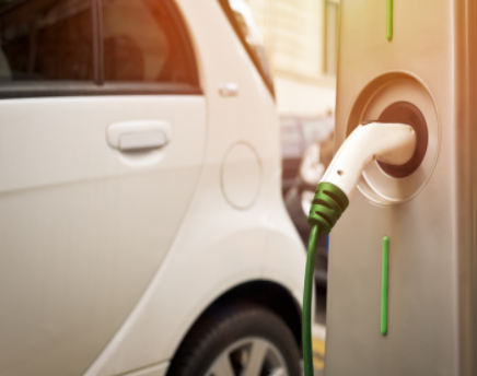 雅迪全球首發電動汽車的無線充電技術