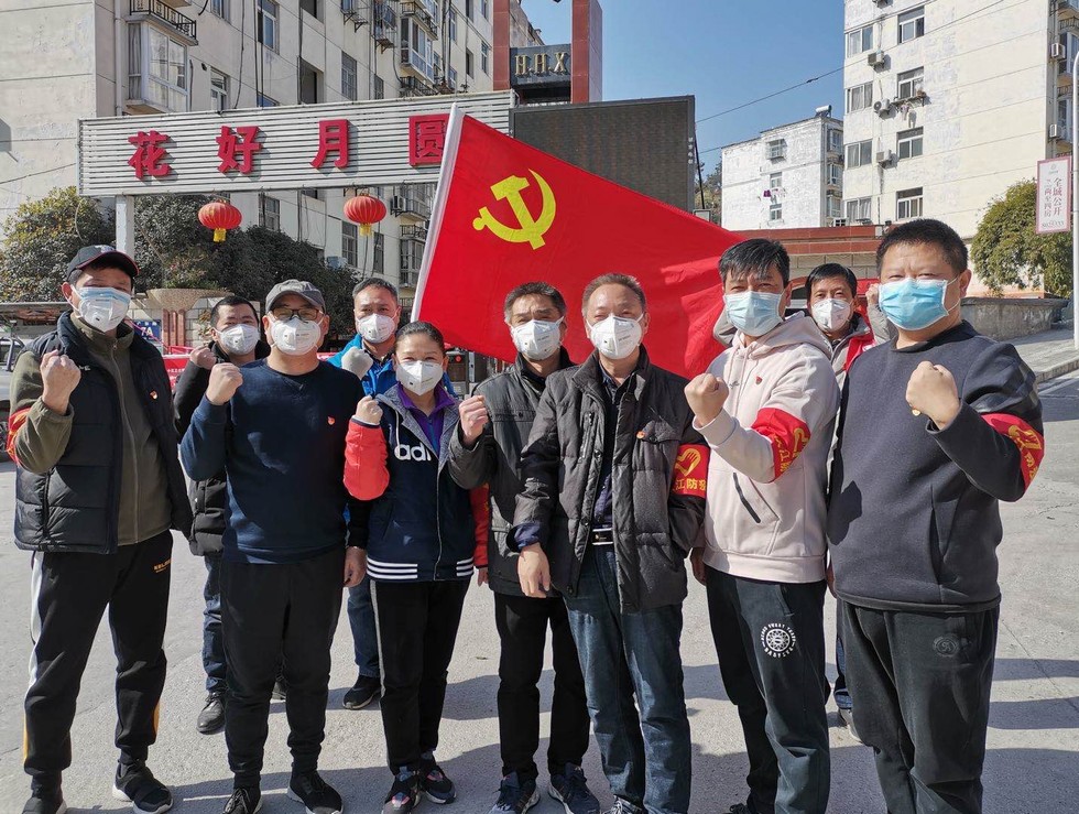 社區戰“疫” 一名黨員一面旗