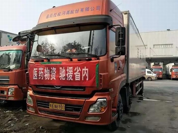 看，路上有逆行的東風“戰車”！