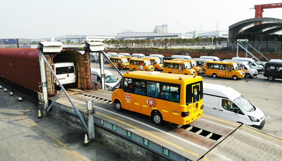 東風鐵路：戰“疫”運輸勇擔當