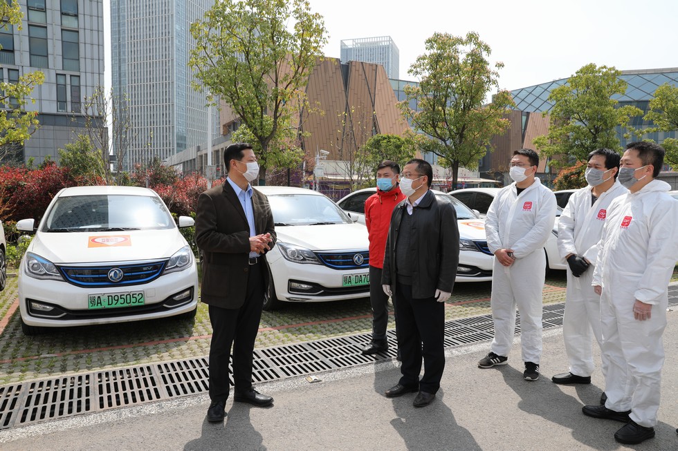 ?竺延風慰問東風出行抗疫保運車隊：“你們辛苦了！你們了不起！”