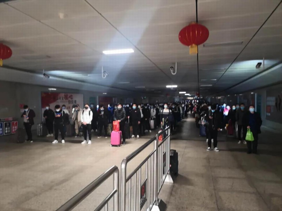 武漢首趟返崗復工專列接東風人“回家”