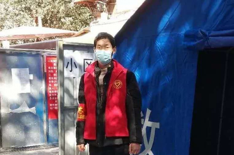 一抹“志愿紅” 溫暖戰(zhàn)疫路-東風(fēng)志愿者積極參與疫情防控綜述