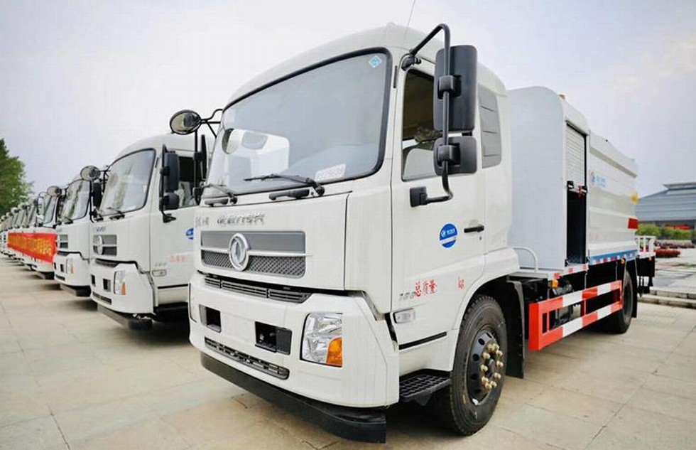 東風天錦消毒霧炮車 出口阿聯酋