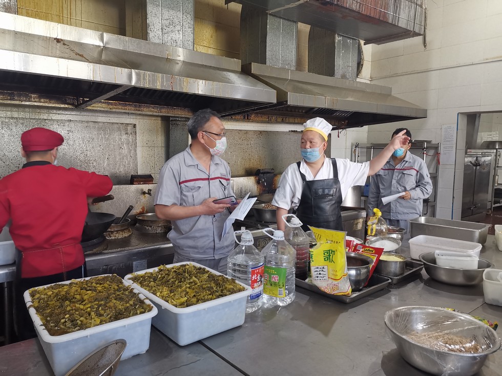 員工代表巡檢食堂