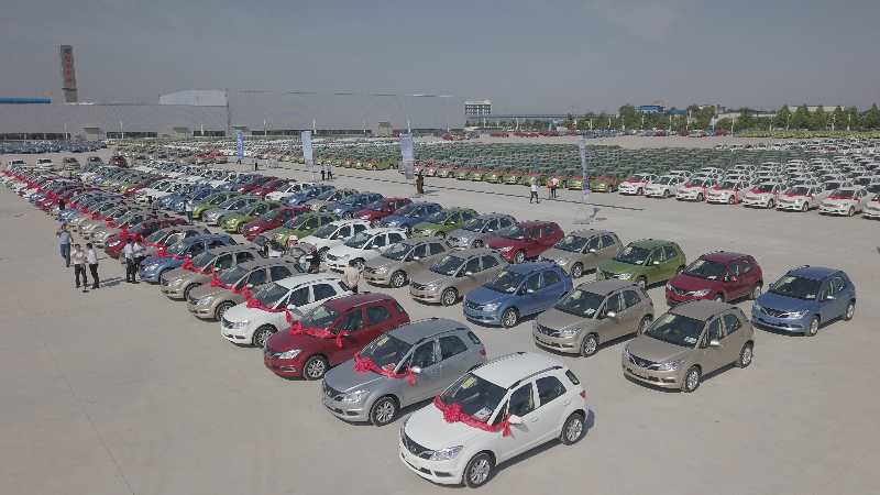 速達公司SA01CA/SD01CA購車用戶車輛交付儀式舉行1274輛速達純電動轎車正式交付用戶使用