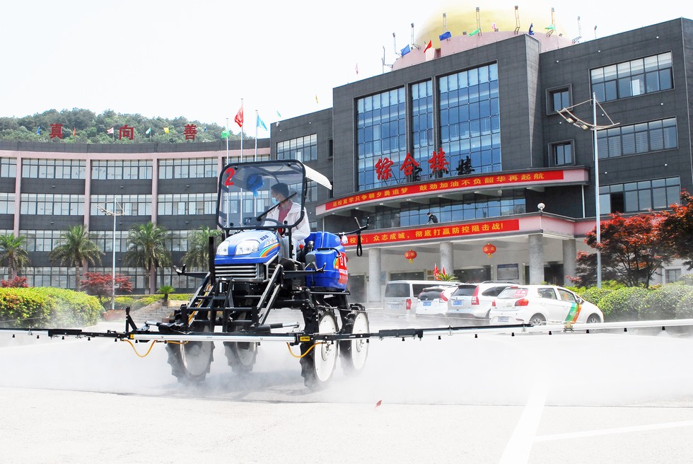 東風(fēng)“戰(zhàn)車”進校園 全面消殺保平安