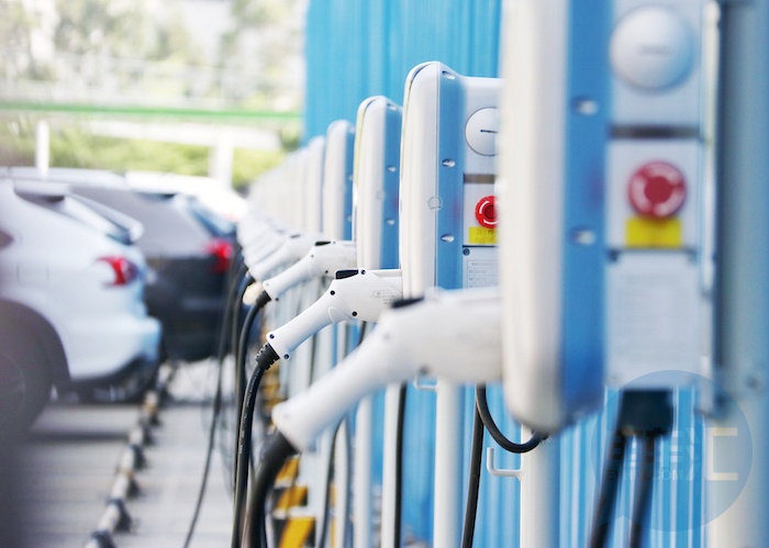 上海擬新建10萬個電動汽車充電樁；斯柯達捷克工廠重啟動力電池生產