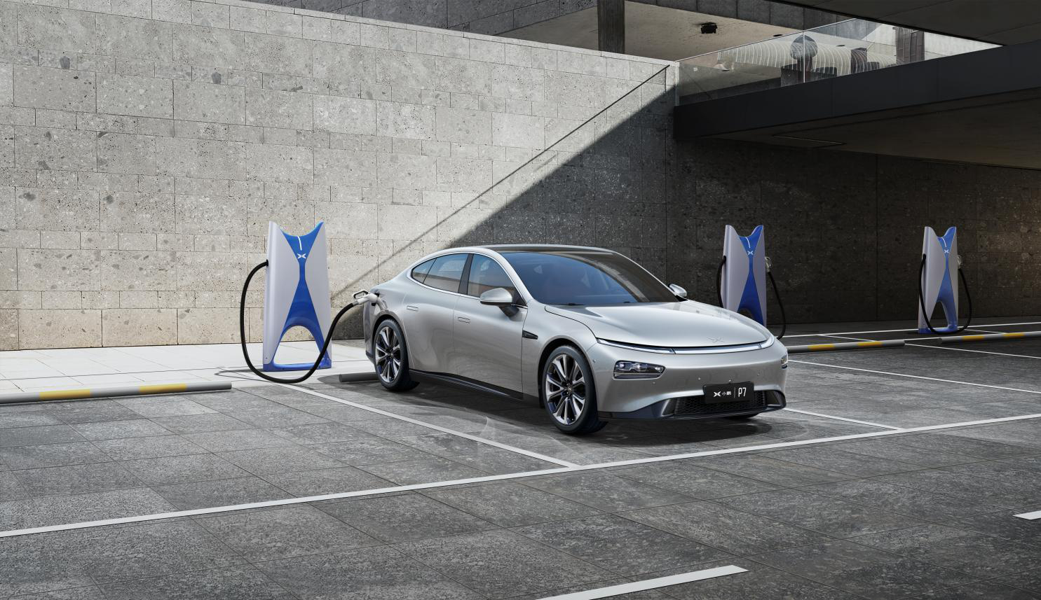 工信部發布小鵬P7新版本車型公告 多款車型續航里程提升