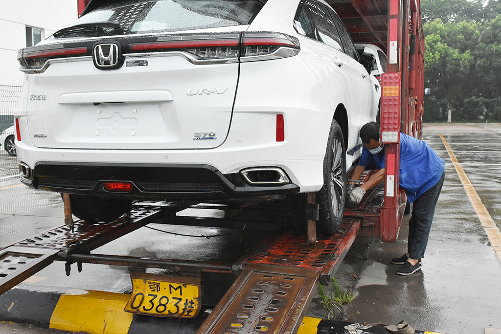 通堵點解難點 整車運送不停歇
