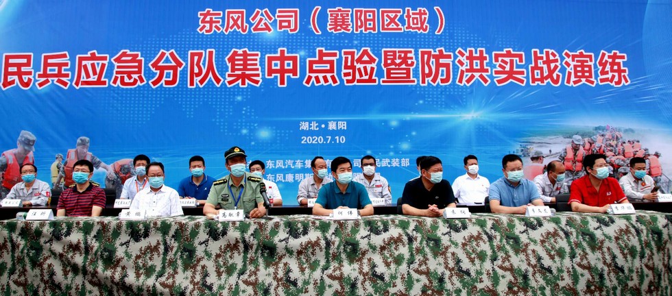 抗洪搶險(xiǎn) 東風(fēng)民兵準(zhǔn)備好了