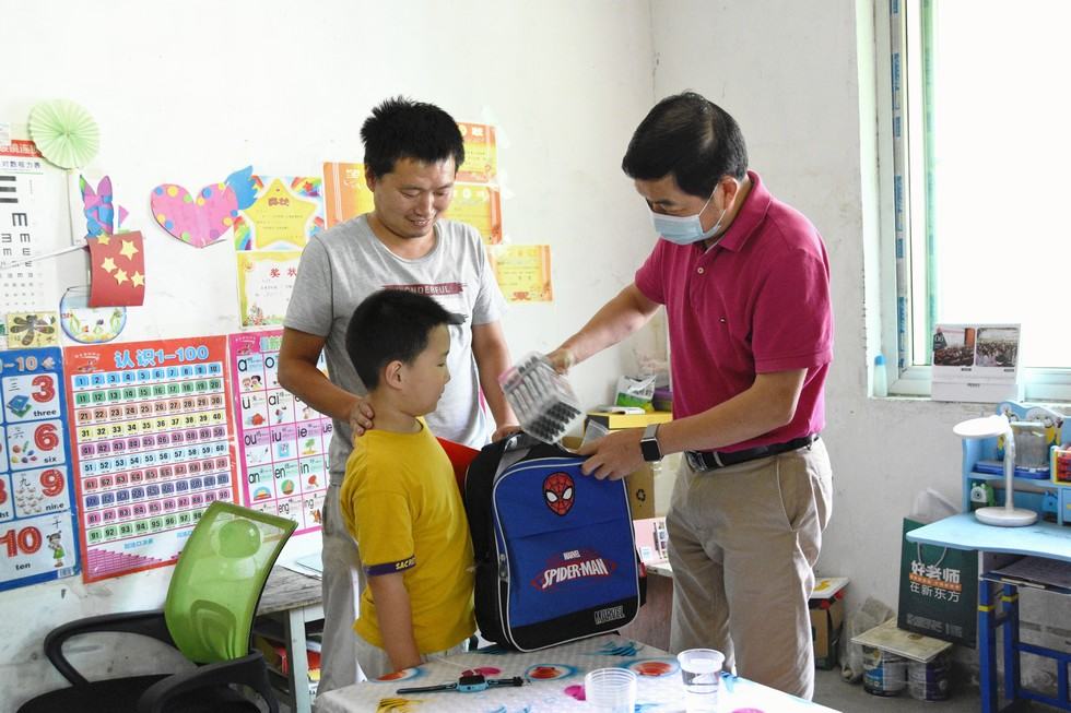 東風公司工會十堰基地“金秋助學”