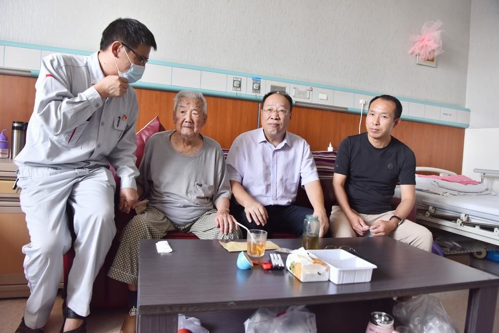 傳承抗戰(zhàn)精神 東風(fēng)公司走訪慰問抗戰(zhàn)老戰(zhàn)士
