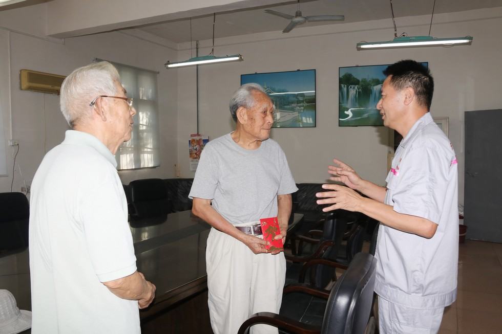 傳承抗戰(zhàn)精神 東風(fēng)公司走訪慰問抗戰(zhàn)老戰(zhàn)士