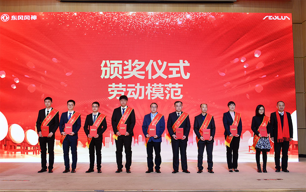 擁抱客戶 改革增效 創新突破