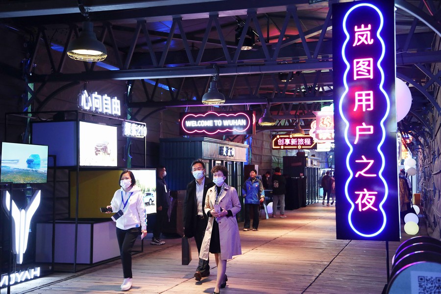 圍觀嵐圖大型“寵粉”現場