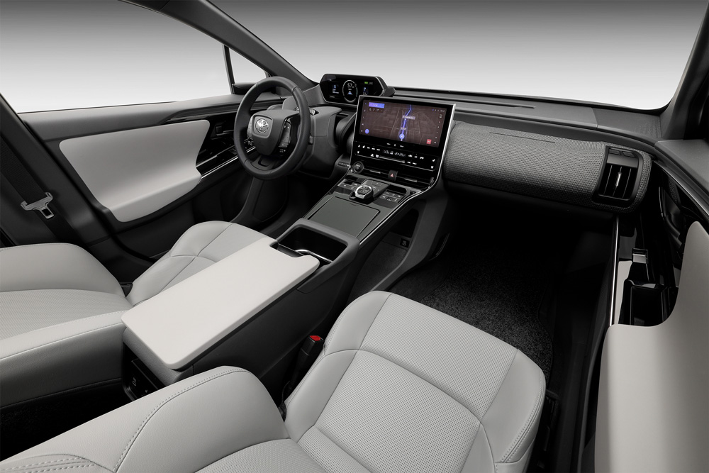 TOYOTA bZ純電動專屬系列首款車型bZ4X揭開神秘面紗，盡顯別樣自由