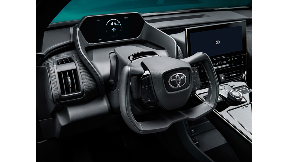 TOYOTA bZ純電動專屬系列首款車型bZ4X揭開神秘面紗，盡顯別樣自由
