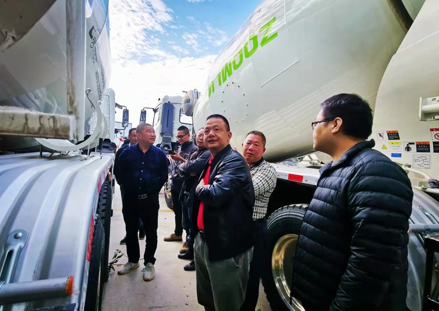 東風輕量化攪拌車交付客戶