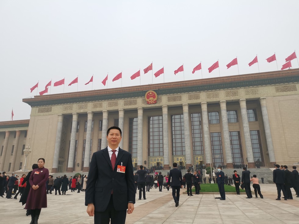 履職盡責在路上－全國人大代表、神龍公司鈑金工楊祉剛兩會日記