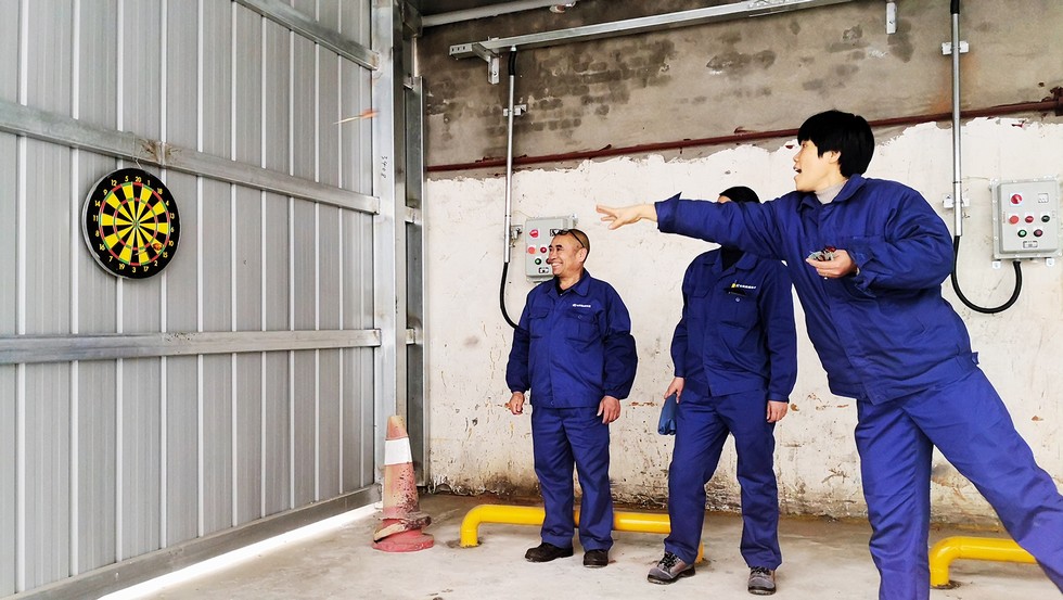 東風(fēng)德納車橋十堰工廠工余開展趣味小活動(dòng)