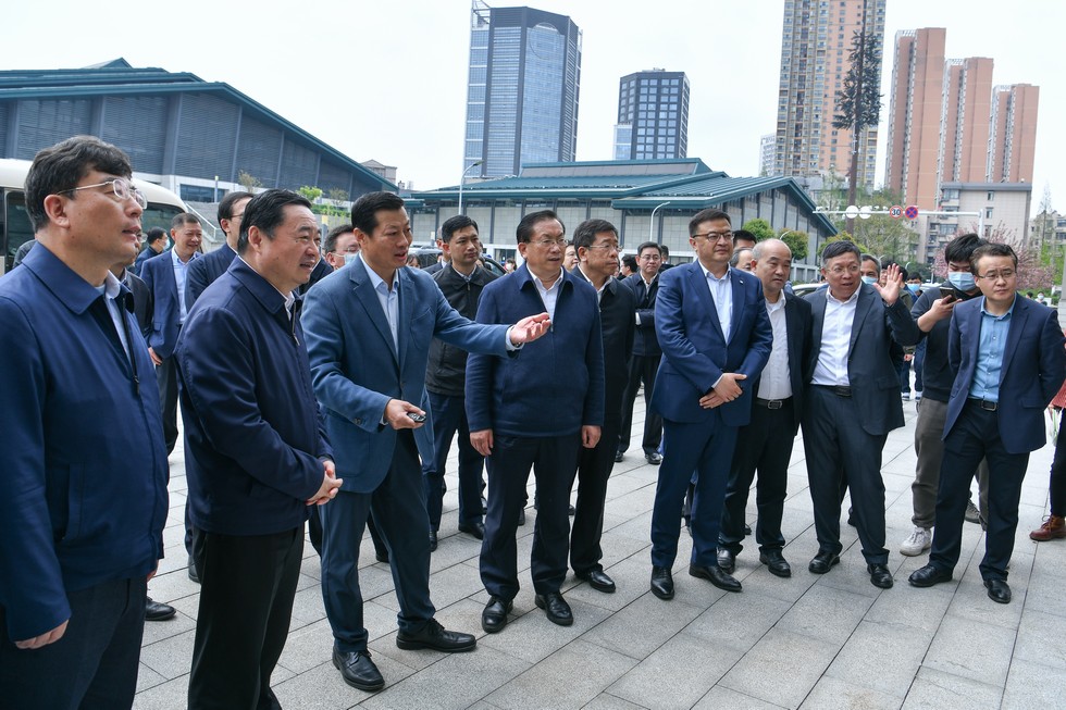 “我們都為東風(fēng)加油！”