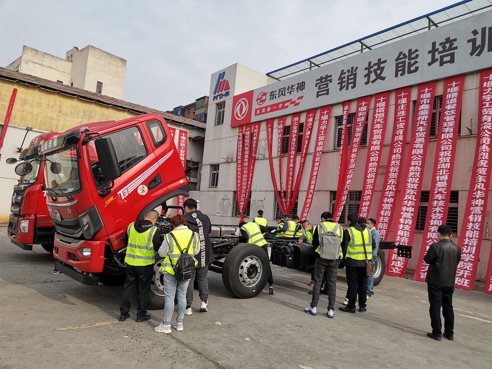 翻山越嶺后 快馬更揚鞭