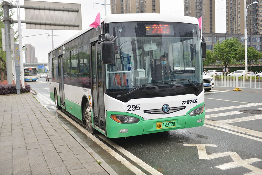“喲，蠻不錯咧！”290輛東風天翼純電公交武漢上線