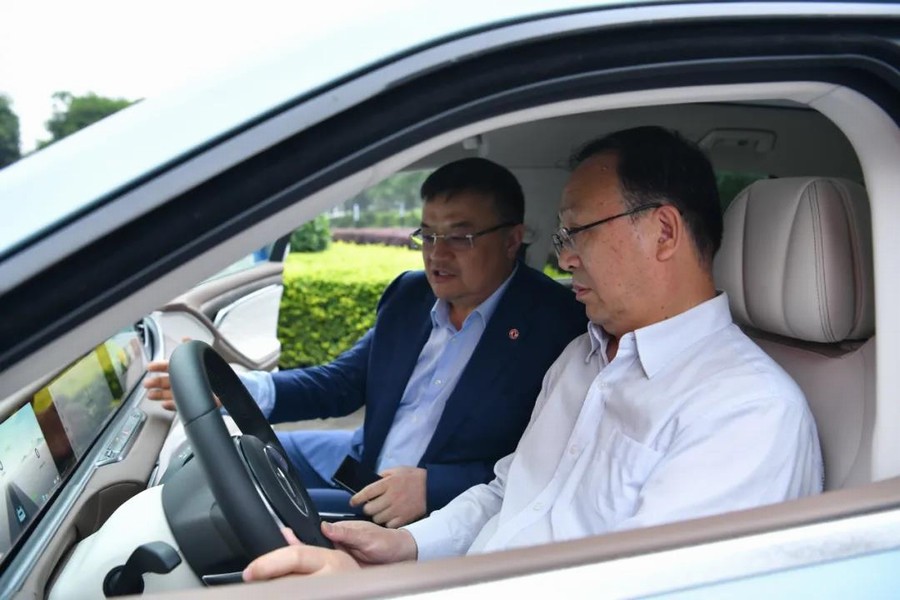 東風公司與襄陽市舉行高層會談
