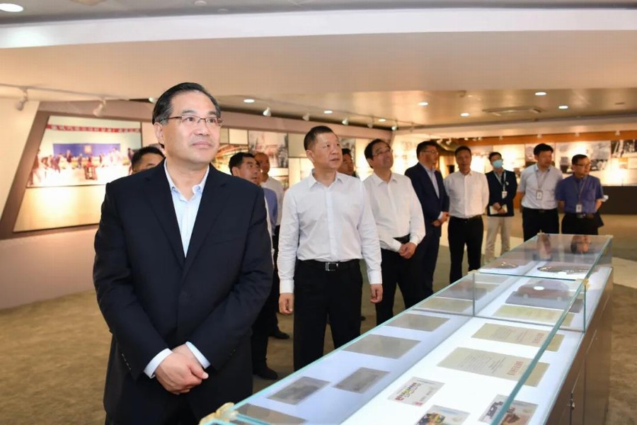 東風公司與襄陽市舉行高層會談