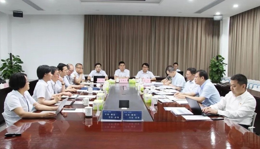 黃偉在公司十堰基地調研