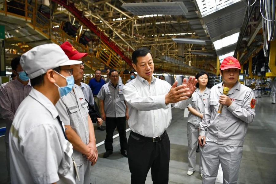 竺延風(fēng)調(diào)研東風(fēng)乘用車公司