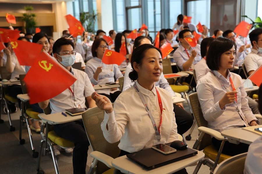 東風公司干部職工積極收聽收看慶祝中國共產黨成立100周年大會