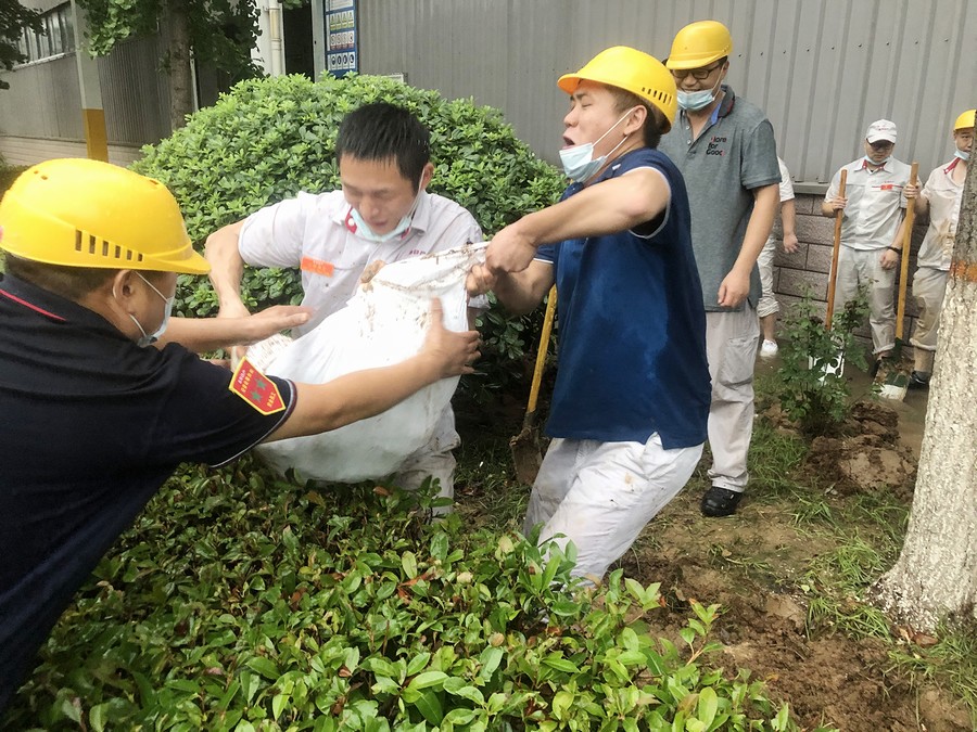 東風公司全力應對河南特大暴雨災害