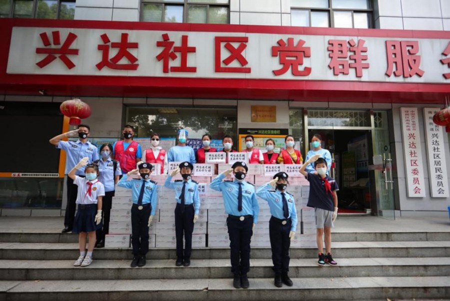 致敬了不起的戰(zhàn)疫者