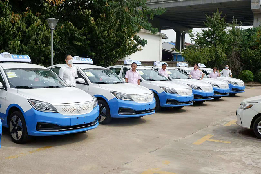 風神E70換電型出租車在漢試運營