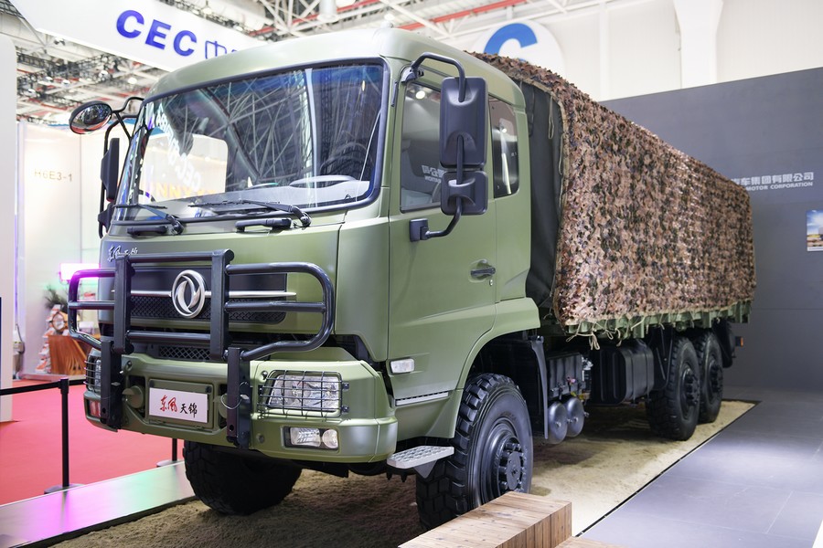 東風猛士軍品民品聯袂亮相中國航展