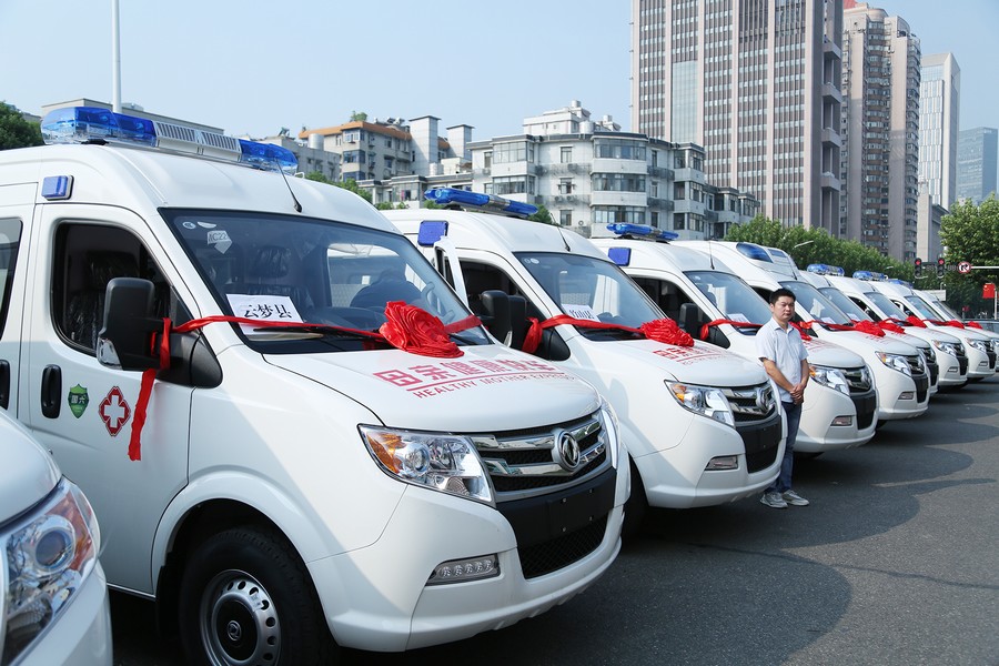 東風公司向十堰公安捐贈200萬元關愛基金 30輛東風“母親健康快車”在武漢發(fā)車