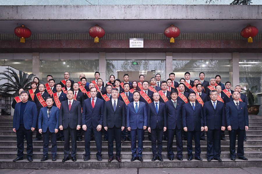 喜獲榮譽不驕傲 以勵再戰立新功——東風商用車表彰2021年度先進
