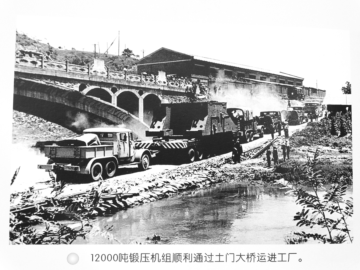 75天，造出200噸大型平板拖車